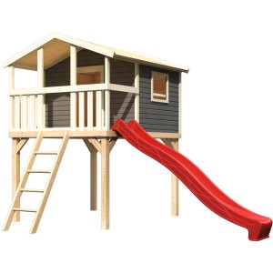 Karibu Stelzenhaus Benjamin, terragrau, mit Holzleiter und roter Rutsche.
