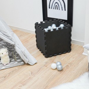 Schwarze LittleTom Puzzlematte, 9er Set, als Ballbecken für Kinderzimmer.