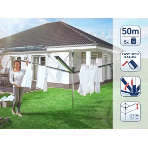 Leifheit Wäschespinne Linomatic Plus 50m mit Wäsche im Garten, höhenverstellbar.