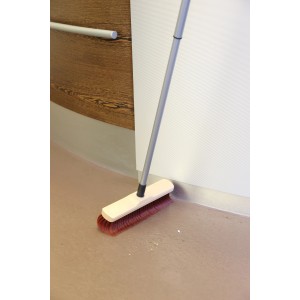 Krallenbesen Haushalt, 30 cm breit, mit Teleskopstiel zum Reinigen von Böden.