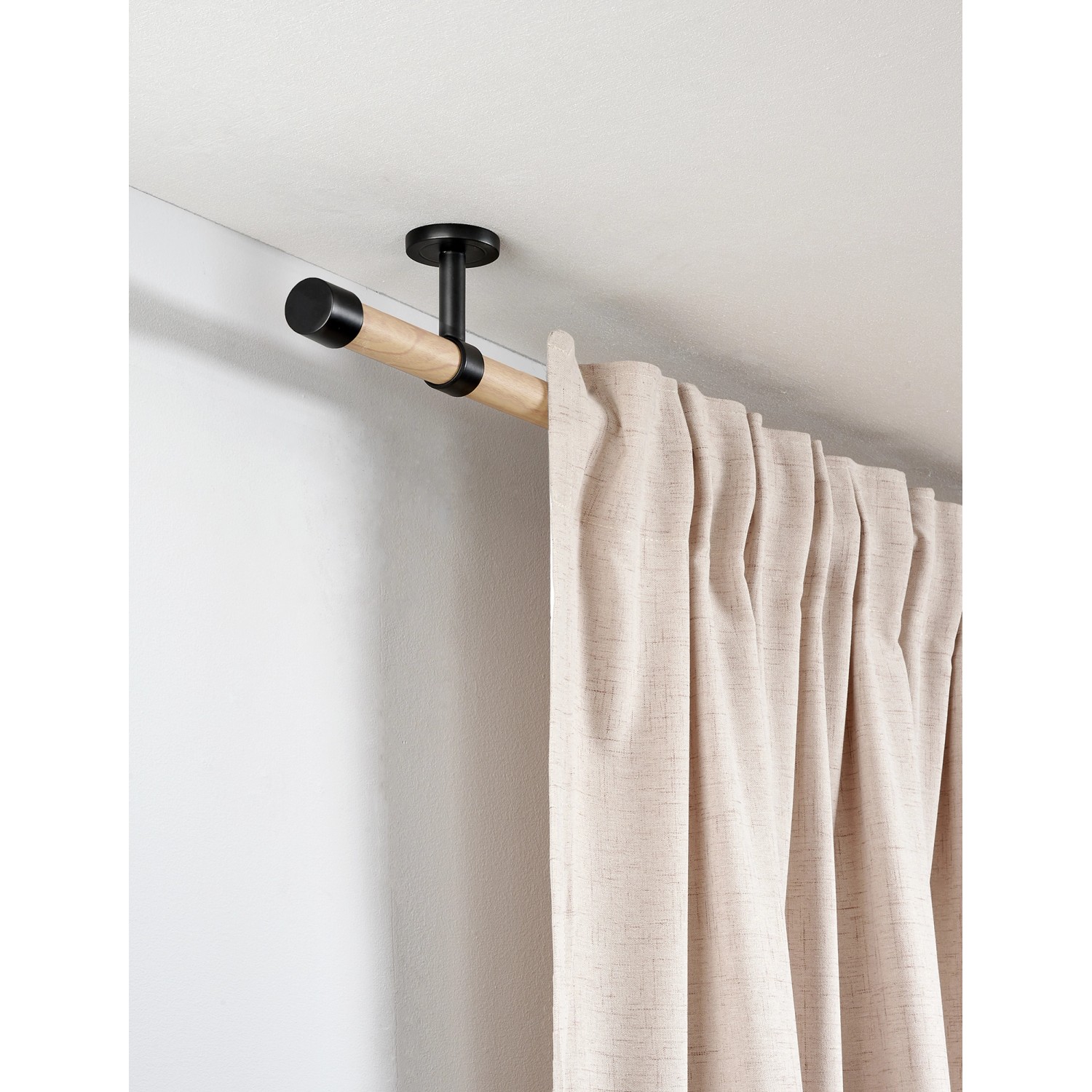 Gardinia Träger Denver, geschlossen, schwarz matt, 7,5 cm, für Gardinenstangen Ø 25 mm.