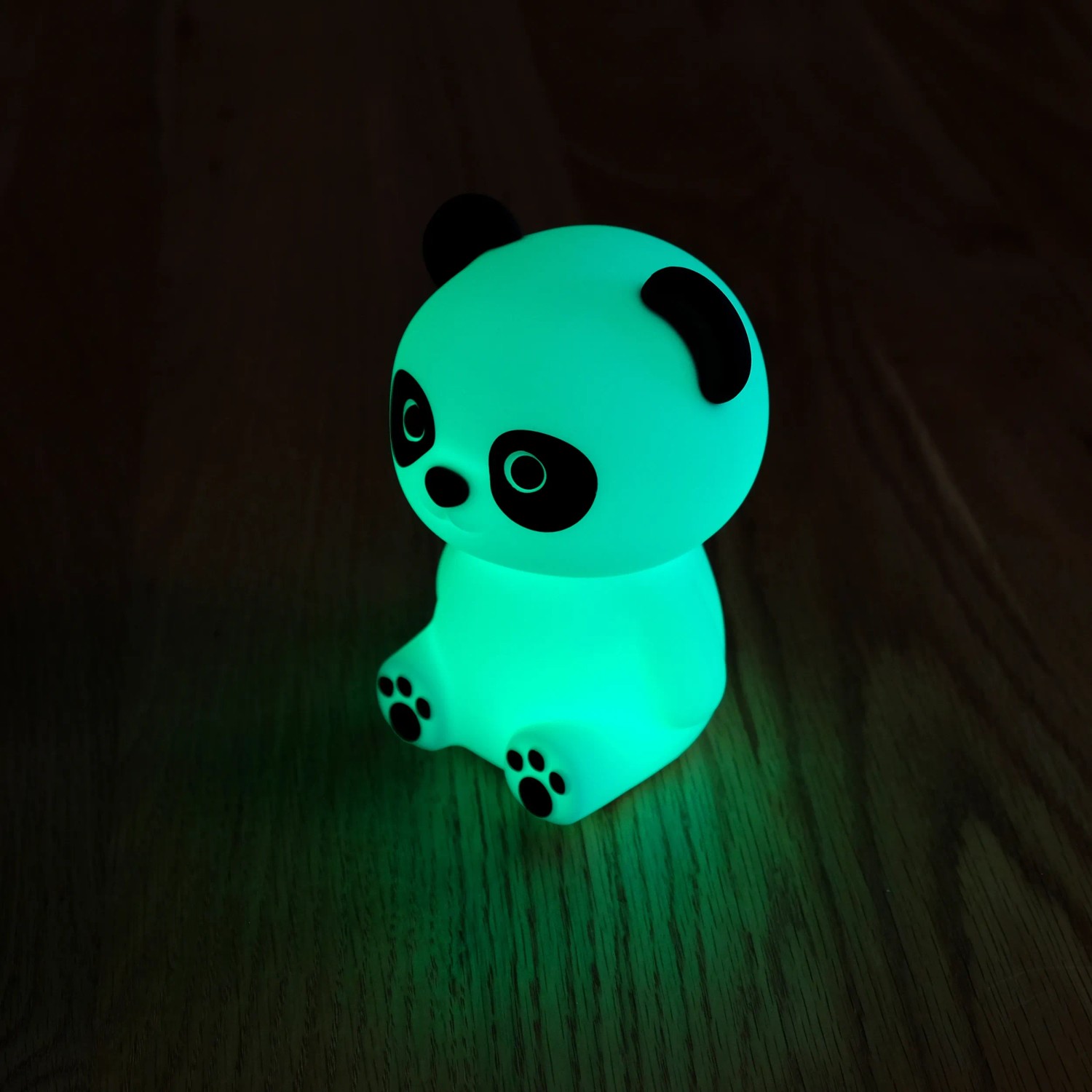 Dimmbares LED Nachtlicht Paddy Panda in Pandaform für Kinderzimmer.