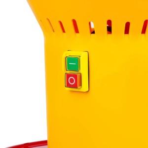 Detailaufnahme der gelben EBERTH Getreidemühle mit grünem Ein-/Ausschalter.