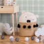 Babyzimmer Tapete kariert in Weiß/Hellgrün. Vliestapete mit Karomuster im Jungenzimmer.