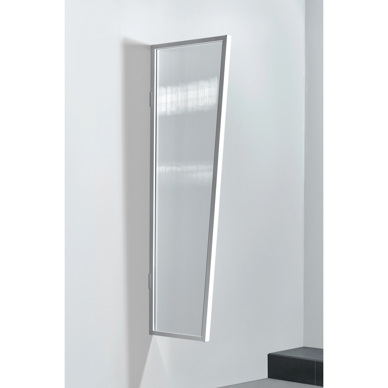 Gutta Seitenblende B2, klare Stegplatte mit weißem Rahmen, passend für Vordächer.