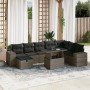 Graue 9-teilige Garten-Sofagarnitur aus Polyrattan mit Tisch und Kissen.