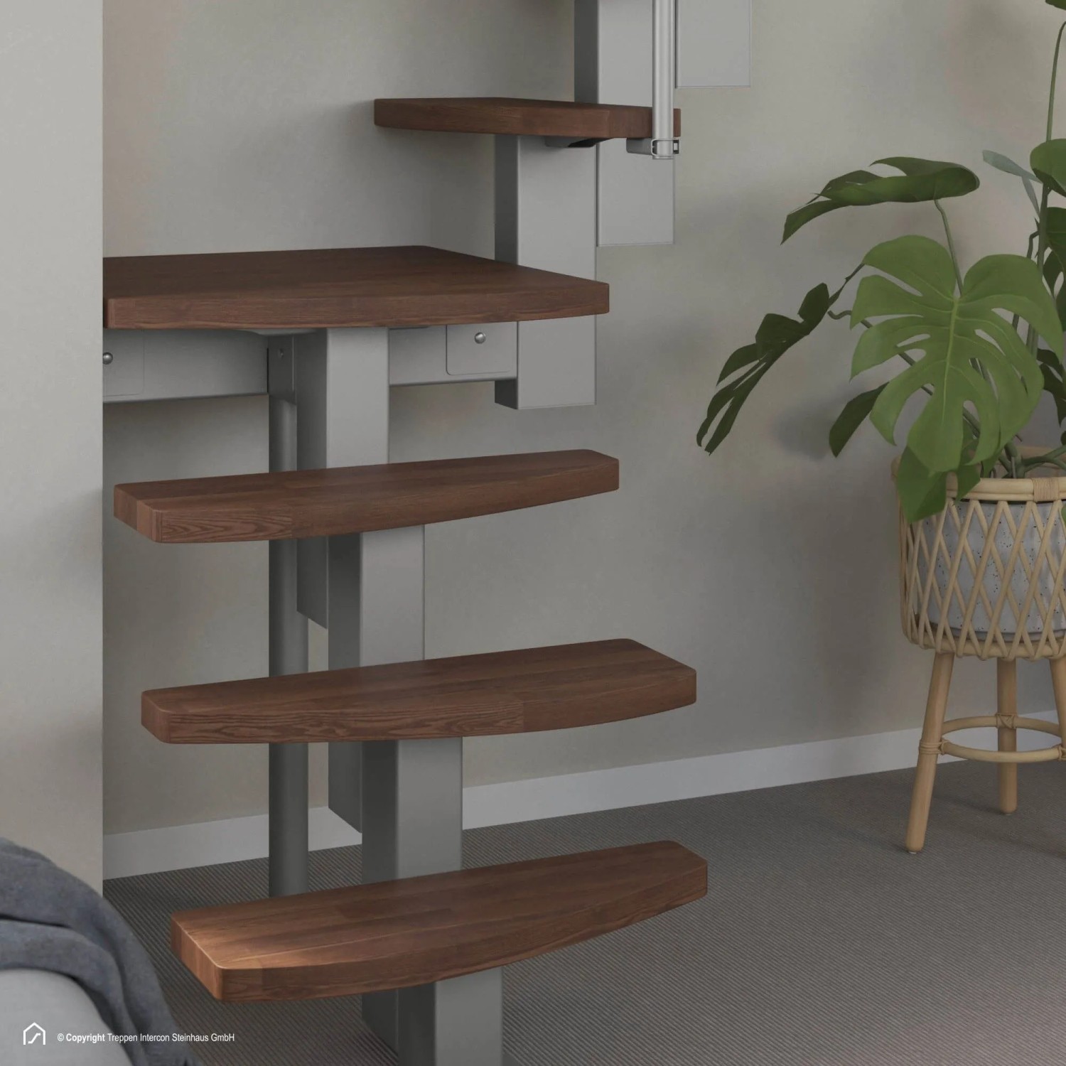 Intercon Raumspartreppe Quadro mit dunklen Buche-Walnuss Stufen und Italo-Silber Metallholm. Moderne Innentreppe.