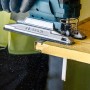 Bosch Expert Stichsägeblatt T 367 XHM im Einsatz beim Sägen von Holz.