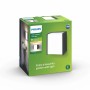 Verpackung der Philips LED-Wandleuchte MyGarden Macaw, schwarze Würfelform für Außenbereiche.