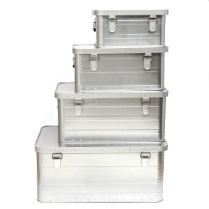 Gestapelte Gorando Aluminium Transportkisten, Aluboxen in verschiedenen Größen.