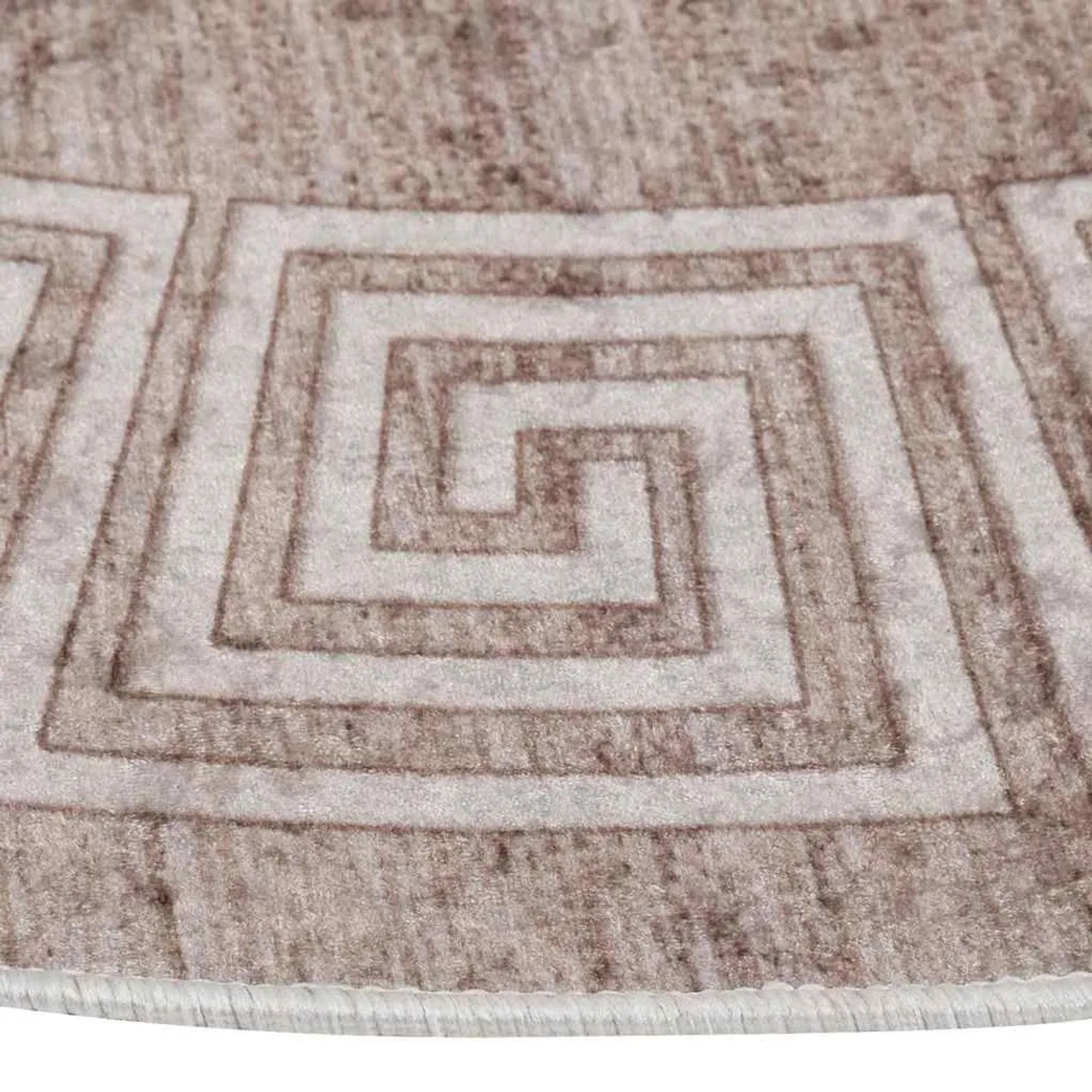 Beiger, waschbarer Teppich (120 cm) mit rutschfester Unterseite und griechischem Mäander-Muster.