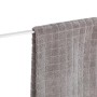 Wenko Badetuchstange Uno Isera, 60 cm, silber glänzend mit grauem Handtuch.