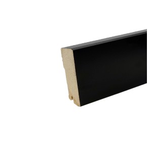 Schwarze Döllken Cubica Sockelleiste, 70x18x2400 mm, für einen sauberen Wandabschluss.