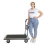 PROREGAL Transportwagen BIG RHINO 300 mit Werkzeugtasche und Vollgummireifen neben einer Frau.