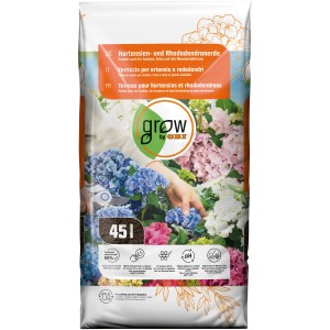 Sack GROW by OBI Hortensien- und Rhododendronerde (45l) mit blühenden Hortensien.