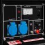 Detailansicht: EBERTH Stromerzeuger mit 230V Steckdosen, Voltmeter und Anschlüssen.