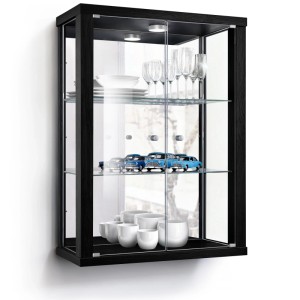 Schwarze Wandvitrine mit Glasböden, LED-Beleuchtung und Spiegelrückwand. Ideal für Sammlerstücke.