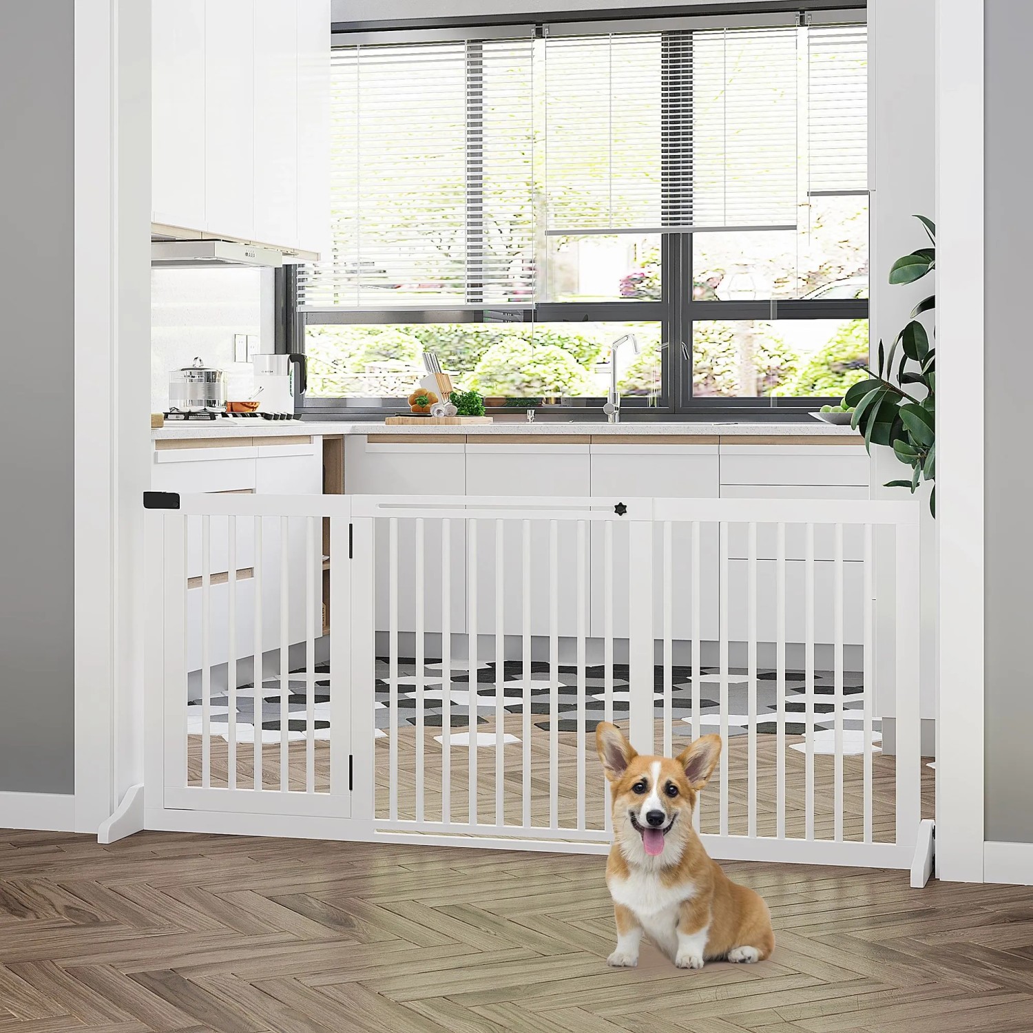 Weißes PawHut Hundegitter aus Holz mit Tür im Türrahmen. Corgi davor. Verstellbares Absperrgitter.