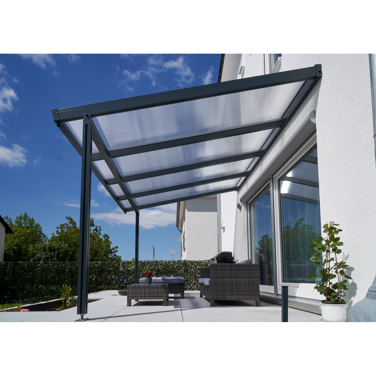 Anthrazit Terrassenüberdachung Premium mit klarer Polycarbonat-Eindeckung, 410x406 cm.
