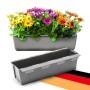 Graue Paletten Blumenkästen mit Hängesystem, einer bepflanzt mit bunten Blumen. Ideal für Europaletten, Balkon & Garten.