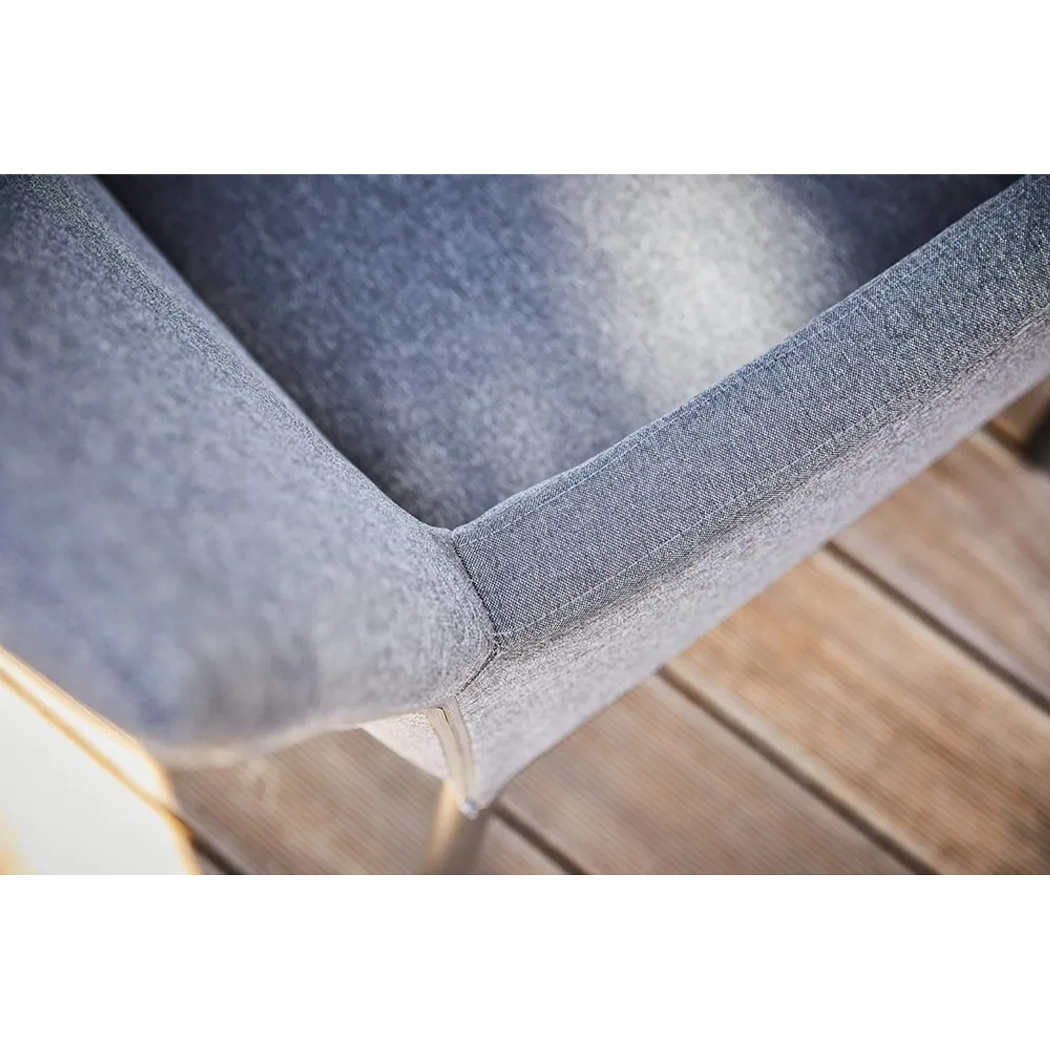 Detailaufnahme Garten-Sessel Pacora Anthrazit mit Polyspun-Bespannung und Aluminium-Gestell.