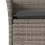 Detailaufnahme eines grauen Gartenstuhls aus Polyrattan mit dunkelgrauem Sitzkissen der vidaXL 9-tlg. Essgruppe.