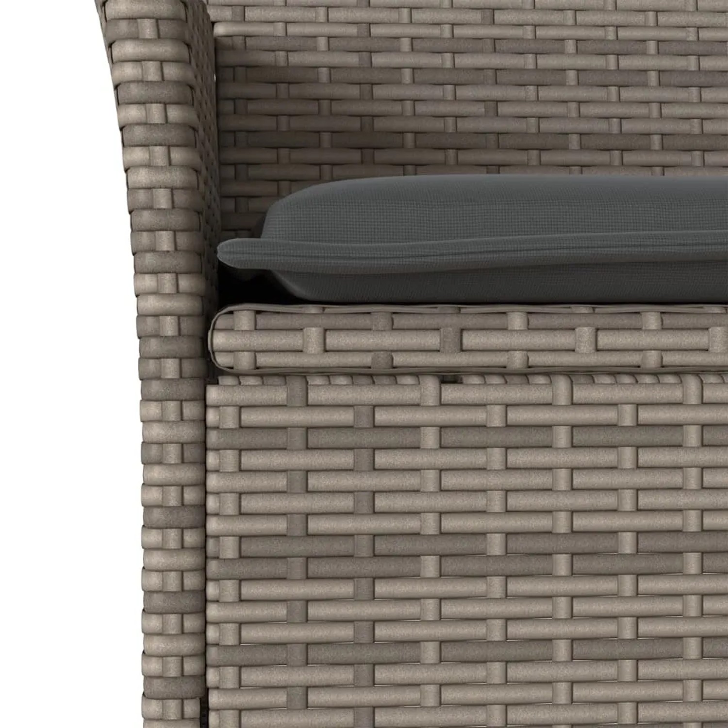 Detailaufnahme eines grauen Gartenstuhls aus Polyrattan mit dunkelgrauem Sitzkissen der vidaXL 9-tlg. Essgruppe.