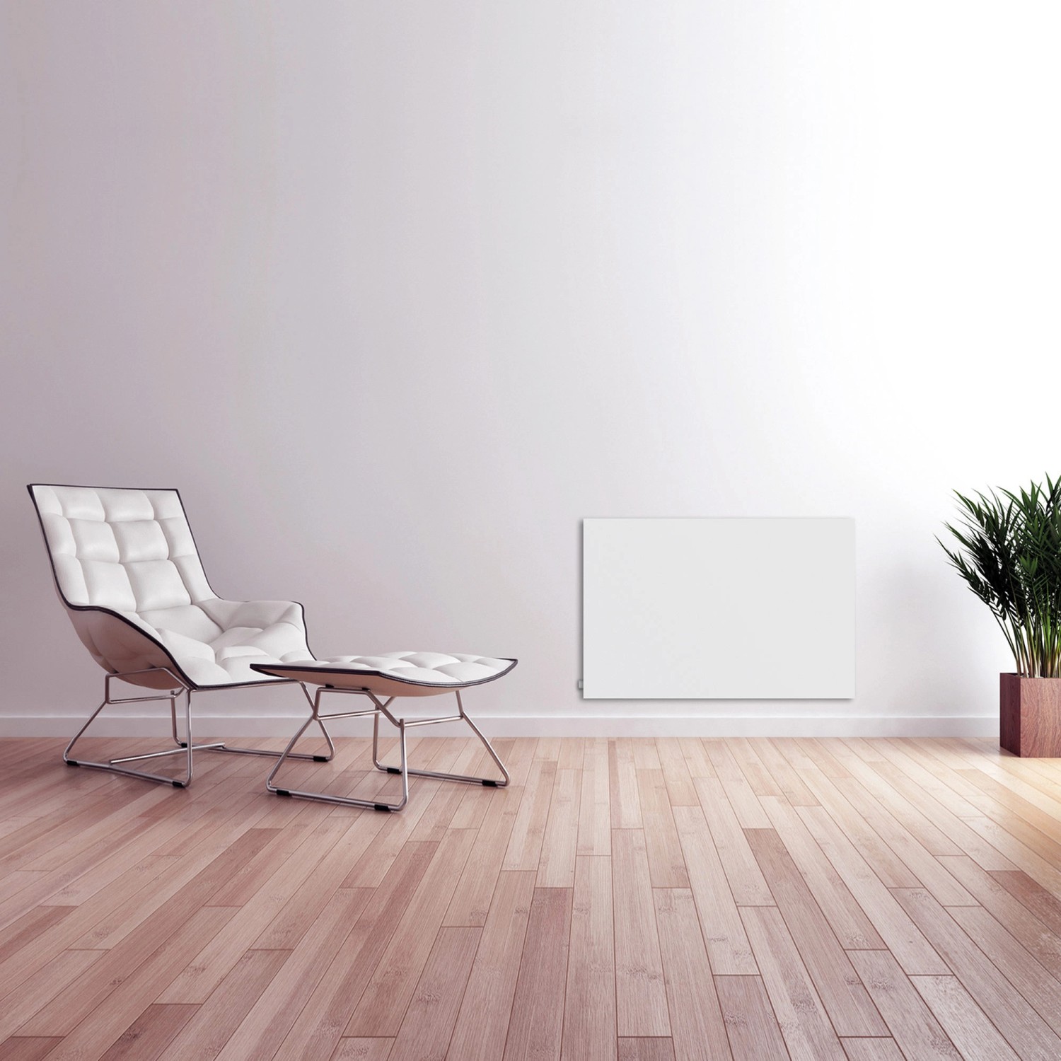 Weiße Vasner Konvi Hybrid-Infrarotheizung 900W an Wand in Wohnraum.