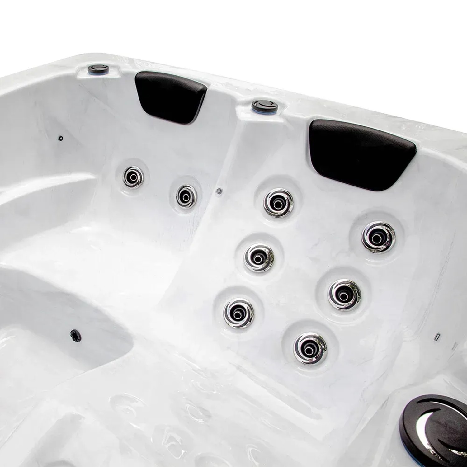Detailansicht des Home Deluxe Outdoor Whirlpools White Marble Plus mit Düsen und Kopfstützen.