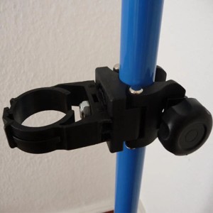 Allegra24 Easy Dry System Schlauchklammer AB 362 für 38er Schlauch am Rohr.