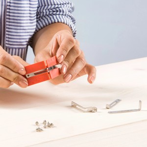 Windhager Montage-Set für Insektenschutz: Biegehilfe, Federn und Schrauben für Rahmen bis 35mm.