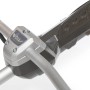 Detailaufnahme: Stiga BC 535 B Benzin-Motorsense, Bikehandle-Griff und Bedienelemente.