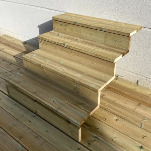 Vinuovo Außentreppe aus Holz, 4 Stufen mit Setzstufen, 100cm breit.