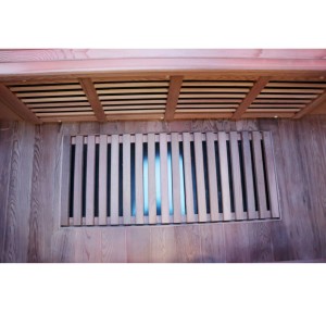 Detailaufnahme des Bodenbereichs der Dewello Infrarotkabine Toronto mit Holzrost.