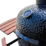 Detailansicht des BBQ First Grill: Schwarzer Keramikgrill mit Thermometer und Holzablage.