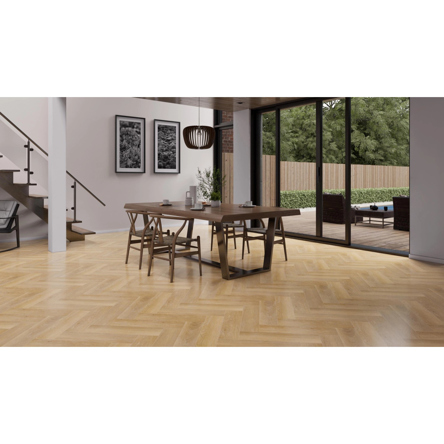 Verlegter Click-Vinylboden Alteno Eiche im Fischgrätmuster in Wohnraum mit Esstisch.