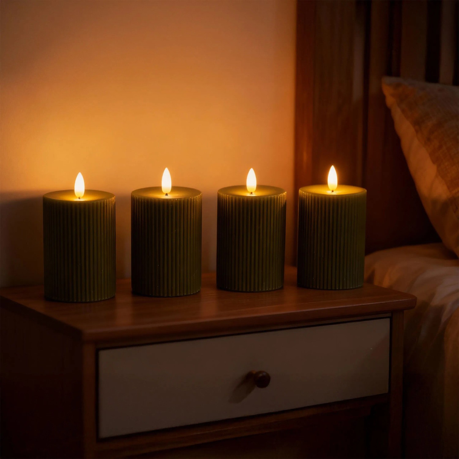 Relaxdays LED Kerzen 4er Set Echtwachs Khaki Flammenlos Flackernd 13 cm x 7,5 cm_2