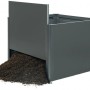 Biohort Hochbeet aus Metall, dunkelgrau-metallic, mit geöffneter Seitenwand und Erde davor.