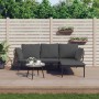 Dunkelgraues 3-tlg. Garten Lounge Set aus Polyrattan mit Tisch und L-förmigem Sofa.