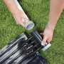 Bestway Solar Poolheizung (110x171cm) wird auf Rasen montiert.