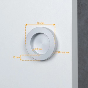 Runde silberne Aluminium-Griffmuschel für weiße Holzschiebetür. Zeigt 60mm Durchmesser und wichtige Einbaumaße.