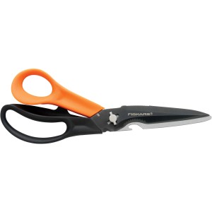Fiskars Mehrzweckschere Cuts+More mit orangefarbenem Griff und Drahtschneider.