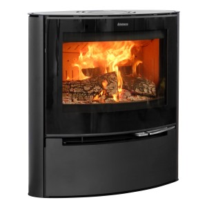 Schwarzer Aduro 15 Lux Kaminofen mit Automatik und brennendem Holz im Feuerraum.