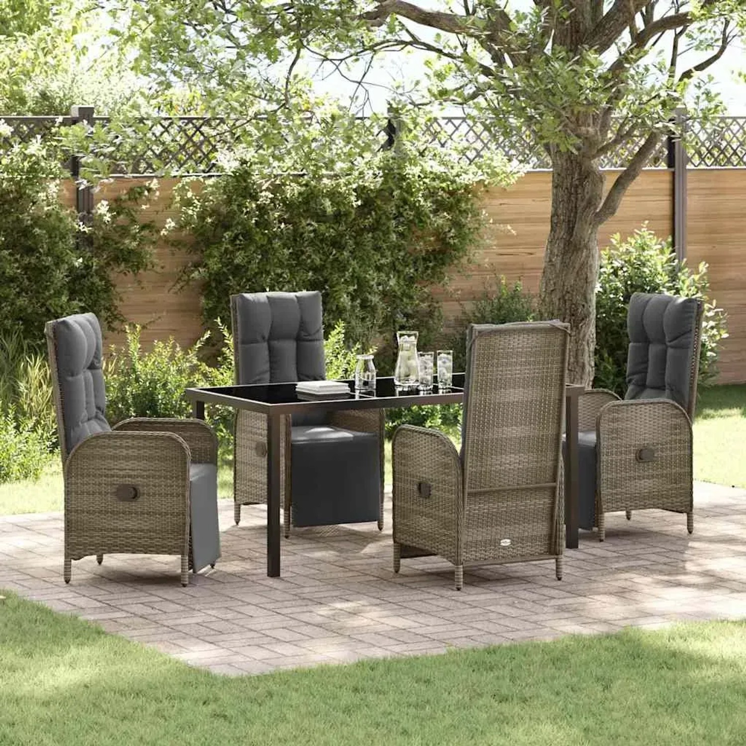 Graue 5-tlg. vidaXL Garten Essgruppe aus Polyrattan mit Tisch und Stühlen mit Kissen.