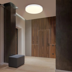Runde NETTLIFE LED Deckenleuchte aus weißem Kunststoff, beleuchtet einen modernen Flur. Ideal für Lampen & Leuchten.