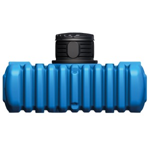Blauer 4rain Flachtank Flat S 6.000 l mit schwarzem Domschacht für die Gartenbewässerung.