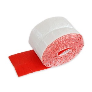 Rotes Selbstklebeband Isolierband auf Rolle mit weißer Schutzfolie. 100 mm breit für vielseitige Anwendungen.
