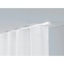 Weiße, 1-läufige Square Gardinenschiene an der Decke, mit hellen Vorhängen. Moderne Deko für Wohnräume.