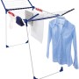 Leifheit Wäscheständer Pegasus 200 Solid Comfort mit Zubehör und aufgehängtem Hemd.