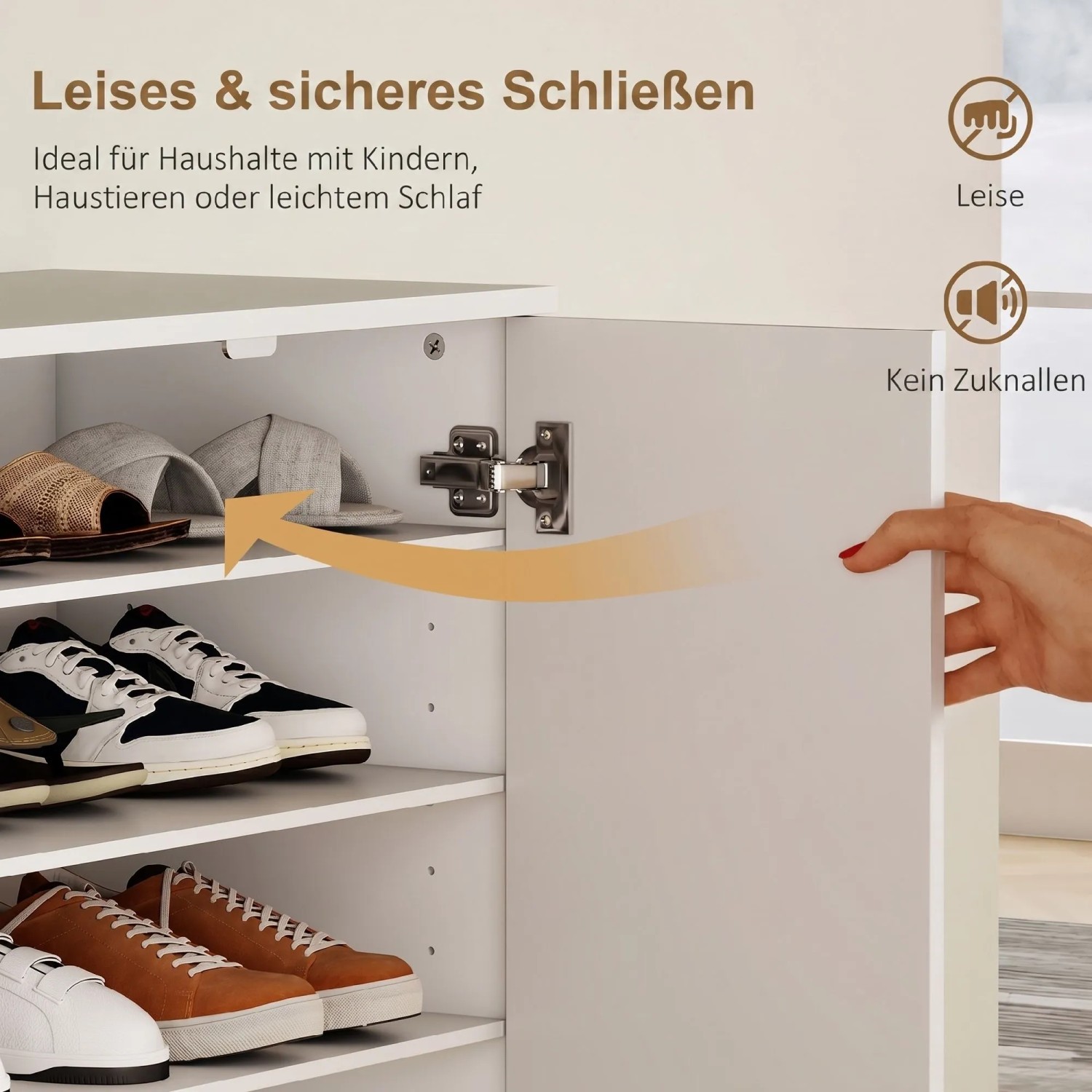 Weiße HOMCOM Schuhkommode mit Soft-Close-Scharnieren, die ein leises Schließen der Tür über den Schuhregalen zeigen.